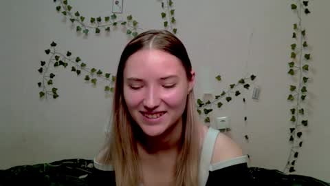 Snapshot of _kikiclark_ chatting on 11-09-25, 04:16 _kikiclark_ online show from 11-09-25, 04:16