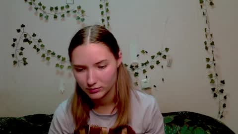 Snapshot of _kikiclark_ chatting on 11-13-25, 10:08 _kikiclark_ online show from 11-13-25, 10:08