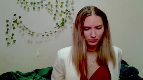 Snapshot of _kikiclark_ chatting on 11-21-25, 10:30 _kikiclark_ online show from 11-21-25, 10:30