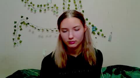 Snapshot of _kikiclark_ chatting on 11-22-25, 05:56 _kikiclark_ online show from 11-22-25, 05:56