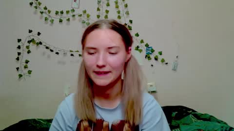 Snapshot of _kikiclark_ chatting on 11-23-25, 08:52 _kikiclark_ online show from 11-23-25, 08:52