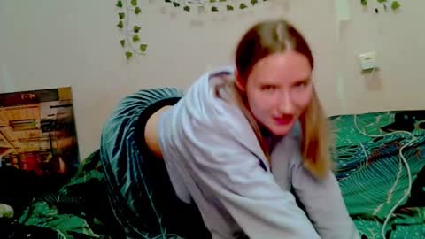 Snapshot of _kikiclark_ chatting on 11-27-25, 09:06 _kikiclark_ online show from 11-27-25, 09:06