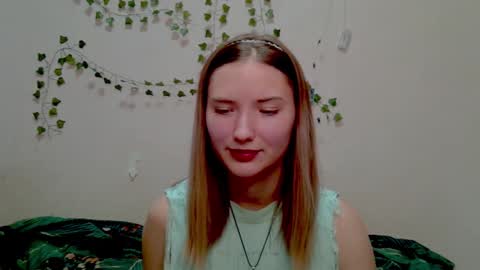 Snapshot of _kikiclark_ chatting on 11-28-25, 09:06 _kikiclark_ online show from 11-28-25, 09:06