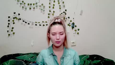 Snapshot of _kikiclark_ chatting on 12-05-25, 03:30 _kikiclark_ online show from 12-05-25, 03:30