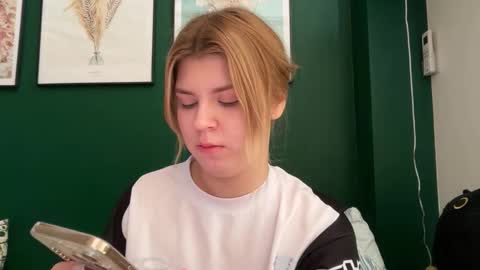 Molly   Emily online show from 03-21-26, 11:04