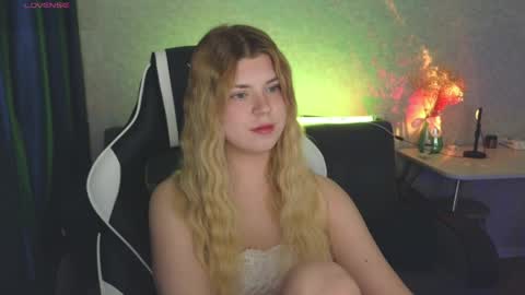 Molly   Emily online show from 04-23-26, 06:32