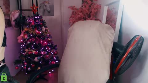 Snapshot of _kittyboo chatting on 12-31-24, 02:51 Aleksa online show from 12-31-24, 02:51