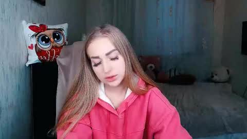 Snapshot of _kittyboo chatting on 11-25-25, 06:57 Aleksa online show from 11-25-25, 06:57