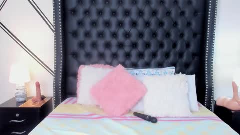 Snapshot of _krystal_cambell chatting on 11-10-25, 08:30 _krystal_cambell online show from 11-10-25, 08:30