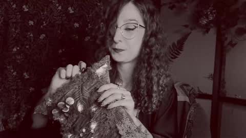 Lady Luna online show from 12-16-24, 02:04