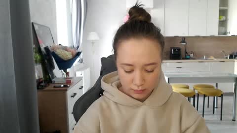 _lalune_ online show from 04-15-26, 05:36