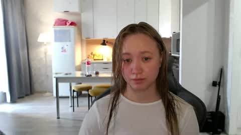 _lalune_ online show from 06-17-26, 10:17