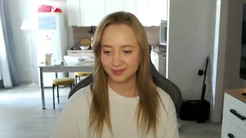 _lalune_ online show from 06-18-26, 06:57