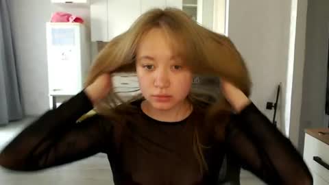 _lalune_ online show from 06-19-26, 09:02