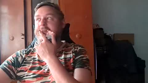 Snapshot of _lastjedi_ chatting on 06-19-26, 10:41 OBI-WAN online show from 06-19-26, 10:41