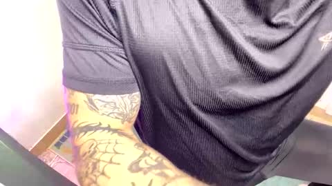 Snapshot of _layne chatting on 11-05-25, 09:31 Layne online show from 11-05-25, 09:31