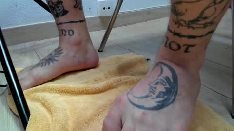 Layne online show from 04-19-26, 03:55