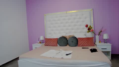 Lena Paul online show from 02-18-25, 11:11