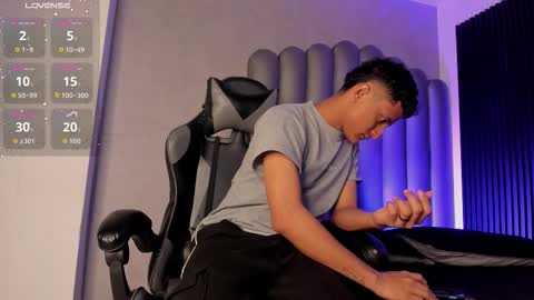 _leohot_ online show from 11-05-25, 03:39