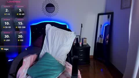 Lia online show from 12-15-25, 03:05