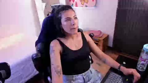Lili  online show from 12-15-24, 09:20