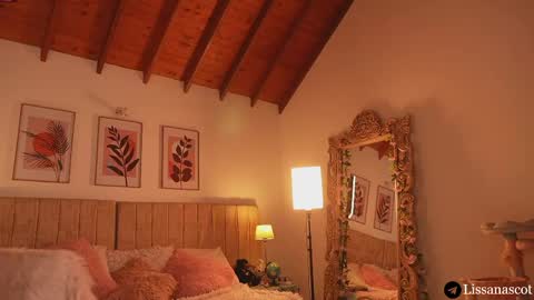 Lissana online show from 04-12-26, 08:36