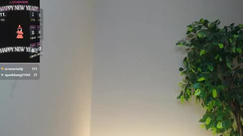 Snapshot of _little_misss chatting on 01-21-25, 07:37 Mila  online show from 01-21-25, 07:37