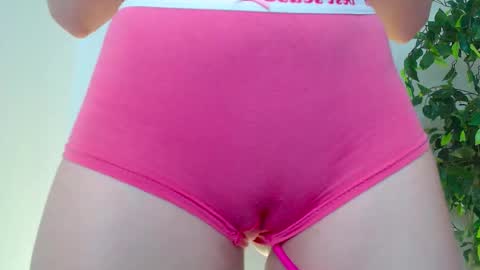 Snapshot of _little_misss chatting on 10-07-25, 09:28 Mila  online show from 10-07-25, 09:28