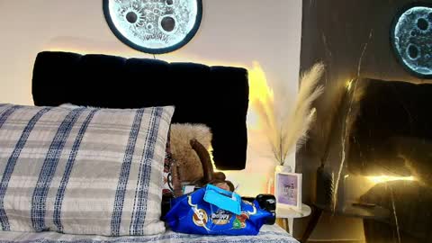 Lorrayne online show from 04-08-26, 12:05