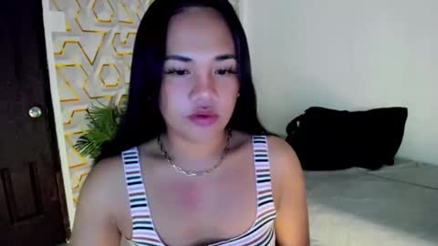Snapshot of _lovelyyan69_ chatting on 10-06-25, 09:51 _lovelyyan69_ online show from 10-06-25, 09:51
