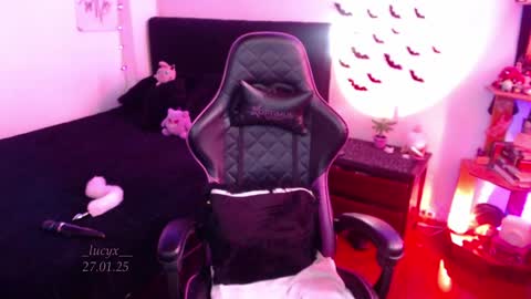 Queen.  Help me reach 100 thumbs up  online show from 01-27-25, 09:00