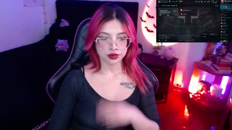 Queen.  Help me reach 100 thumbs up  online show from 03-05-25, 08:10