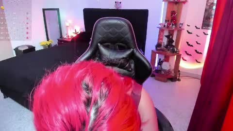 Queen.  Help me reach 100 thumbs up  online show from 03-31-26, 06:52