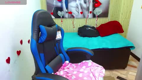 Snapshot of _luna_torres chatting on 02-18-26, 05:03 luna torres online show from 02-18-26, 05:03