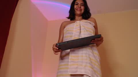Snapshot of _maiahairy_ chatting on 12-25-24, 01:20 Maia online show from 12-25-24, 01:20