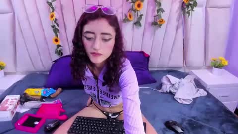 Snapshot of _maleja_19_ chatting on 10-11-25, 03:28 maleja online show from 10-11-25, 03:28