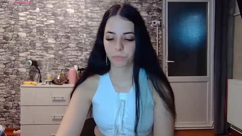 Snapshot of _mari___ chatting on 02-16-26, 08:43 Mari online show from 02-16-26, 08:43