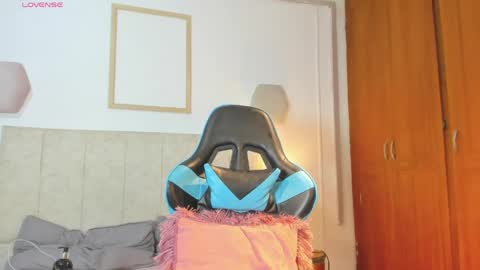 Snapshot of _maria_foxx_ chatting on 04-24-26, 06:43 Maria online show from 04-24-26, 06:43
