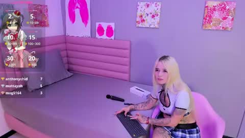 Snapshot of _mariangel1 chatting on 06-17-26, 04:37 _mariangel1 online show from 06-17-26, 04:37
