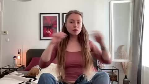 Snapshot of _mavka chatting on 07-29-26, 12:36 Elisa online show from 07-29-26, 12:36