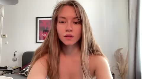 Snapshot of _mavka chatting on 07-31-26, 12:59 Elisa online show from 07-31-26, 12:59