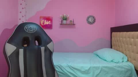 Snapshot of _maya_summer_ chatting on 07-17-26, 01:29 Maya 3 online show from 07-17-26, 01:29
