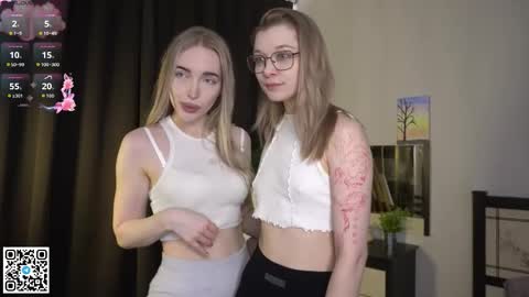 Elva and Kate  online show from 10-11-25, 07:40