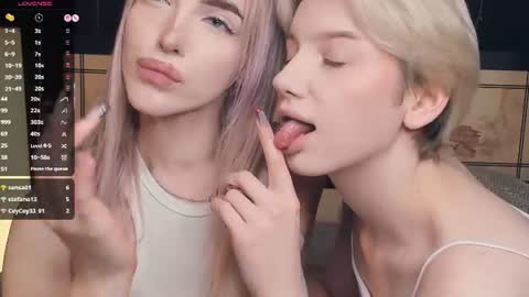 Elva and Kate  online show from 07-11-26, 06:27