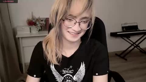 Snapshot of _meow_neko_ chatting on 07-25-26, 02:42 _meow_neko_ online show from 07-25-26, 02:42