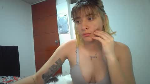Mia-foster online show from 05-11-26, 12:49