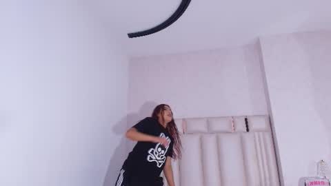 Mia  online show from 06-24-26, 11:53
