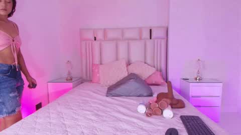 Mia  online show from 07-11-26, 11:57