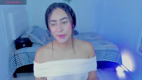 Mia online show from 06-07-26, 04:33