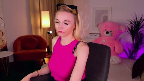 Mila online show from 05-19-26, 01:17